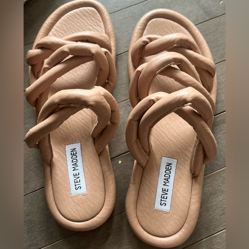 New Steve Madden sandals nude color size 6.5